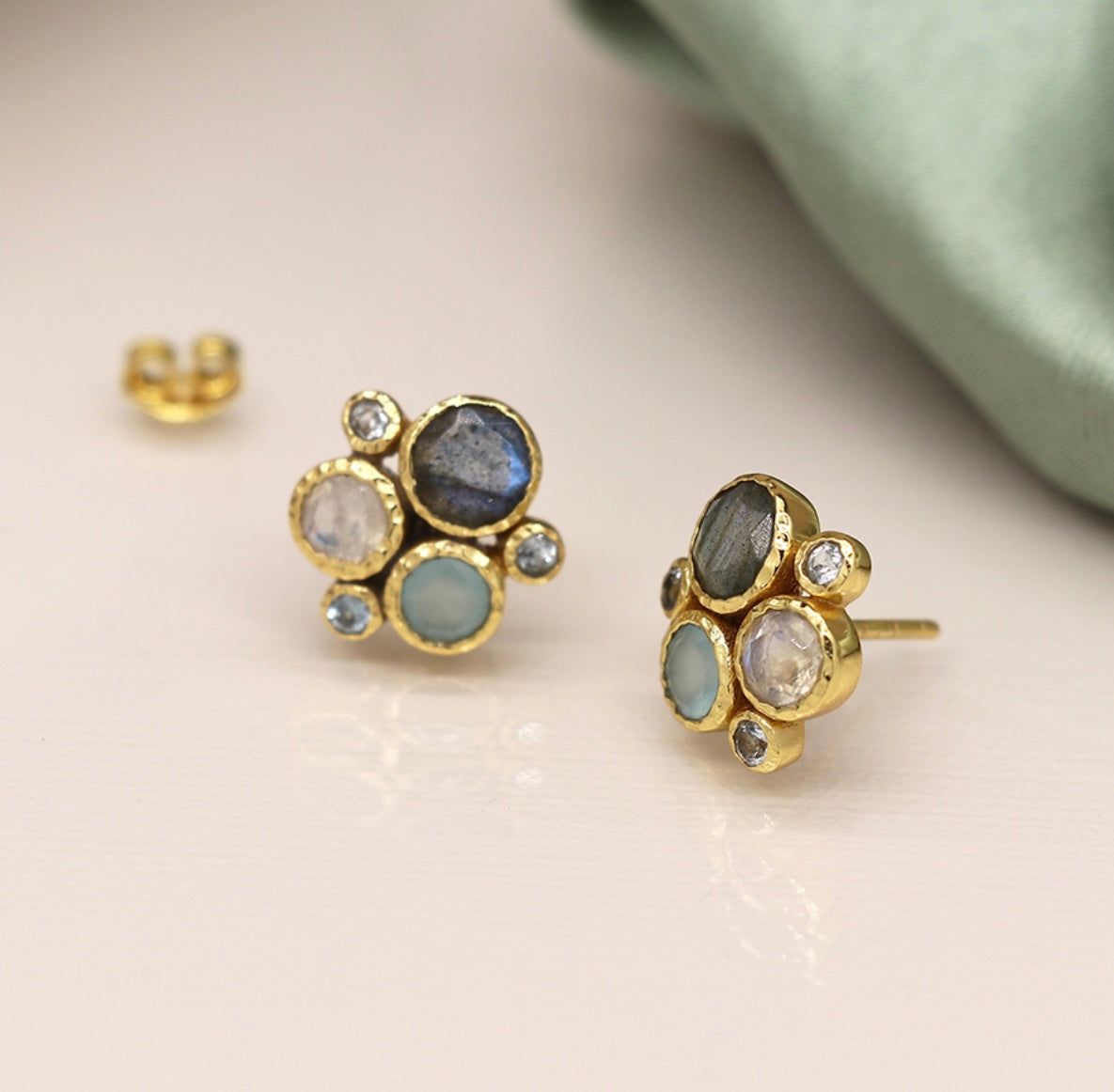 送料関税込【AMY O】Gemstone Cluster Studs 14K (6色) 国内発送 送料関税込【AMY O】Gemstone Cluster Studs 14K (6色) 国内発送